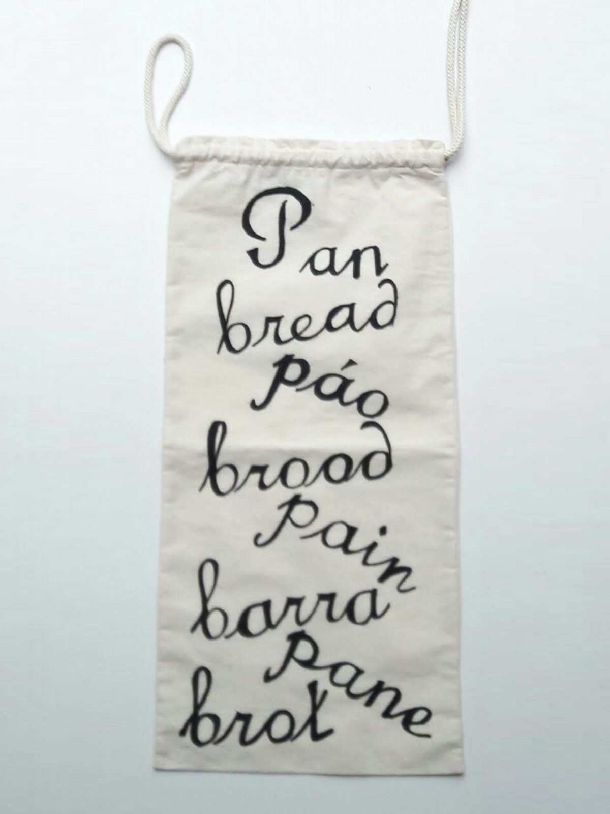 BOLSA EN TELA DE PAN LETRAS NEGRAS